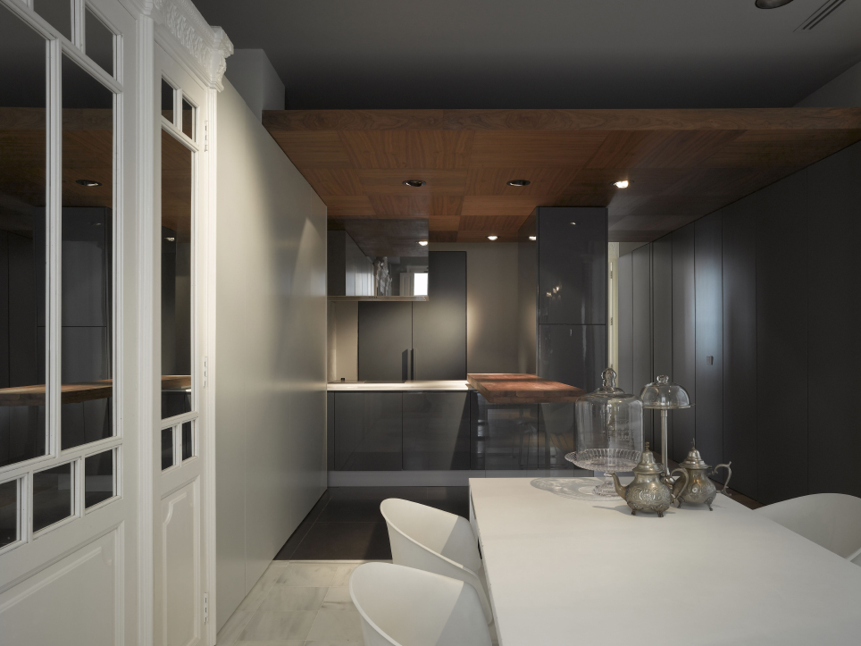 decoracion-interiorismo-ensanche-valencia-cocina-campana-espejo