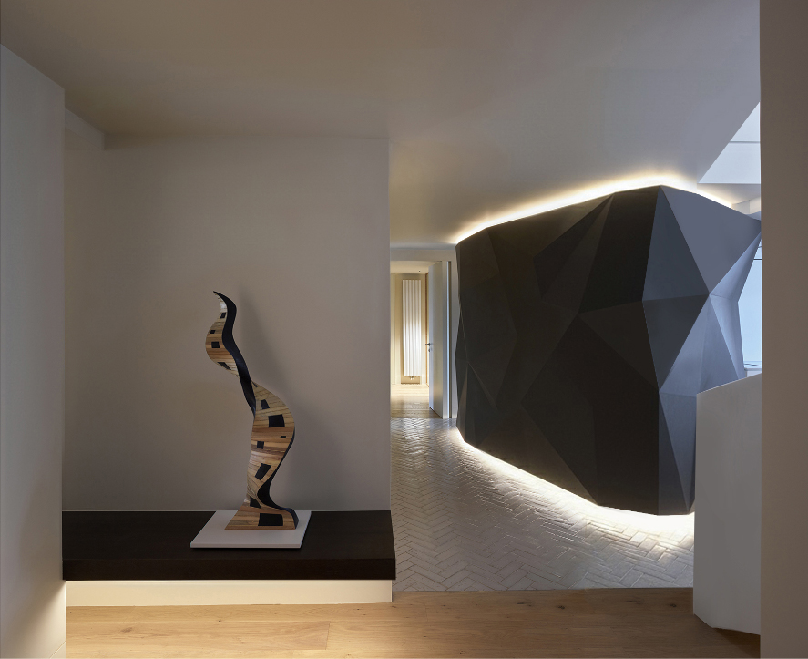 interiorismo-valencia-apartamento-hall-escultura