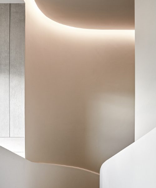 interiorismo-valencia-apartamento-dormitorio-escalera-bajada